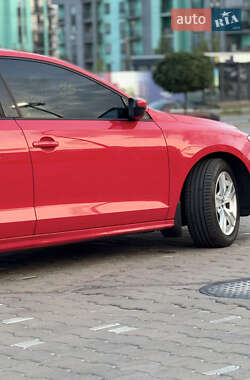 Седан Volkswagen Jetta 2012 в 