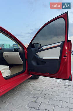 Седан Volkswagen Jetta 2012 в 