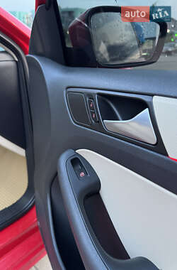 Седан Volkswagen Jetta 2012 в 
