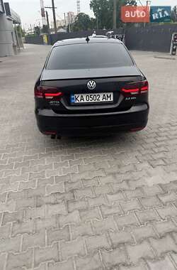 Седан Volkswagen Jetta 2012 в 