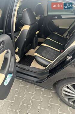 Седан Volkswagen Jetta 2012 в 