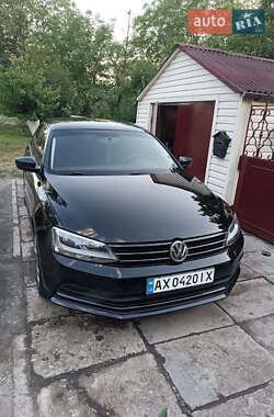 Седан Volkswagen Jetta 2015 в 
