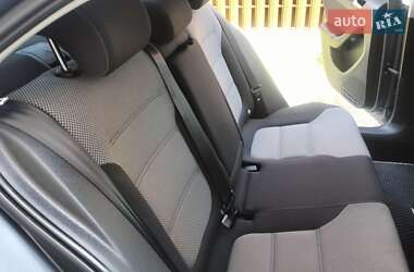Седан Volkswagen Jetta 2013 в 