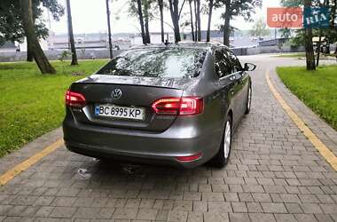 Седан Volkswagen Jetta 2013 в 