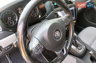 Седан Volkswagen Jetta 2013 в 