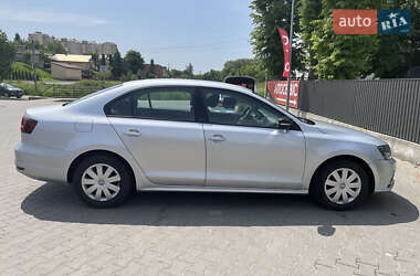 Седан Volkswagen Jetta 2015 в 