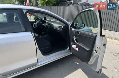 Седан Volkswagen Jetta 2015 в 