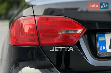Седан Volkswagen Jetta 2011 в 