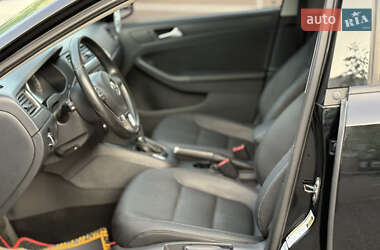 Седан Volkswagen Jetta 2011 в 