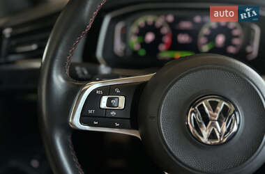 Седан Volkswagen Jetta 2019 в 