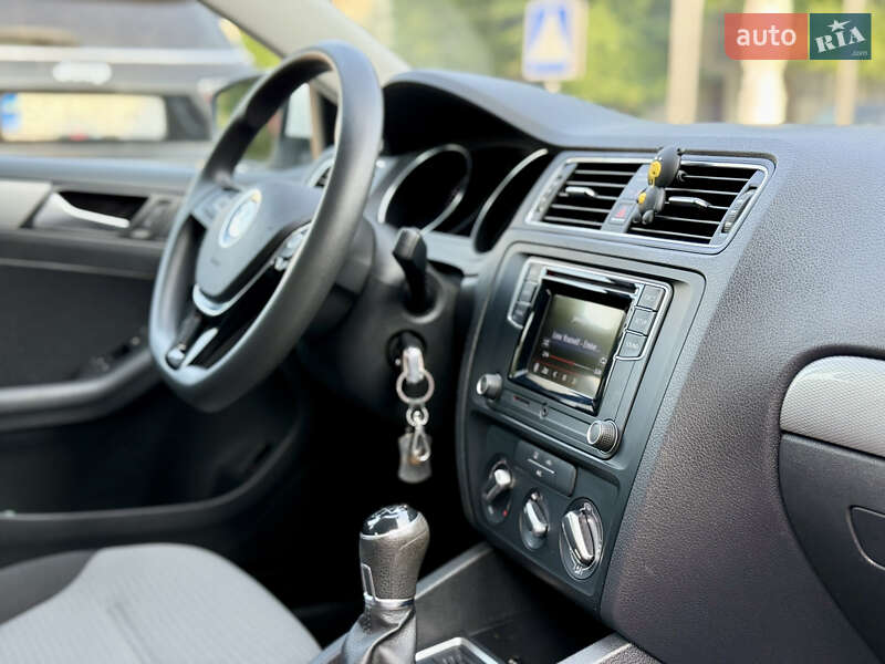 Седан Volkswagen Jetta 2017 в Львові