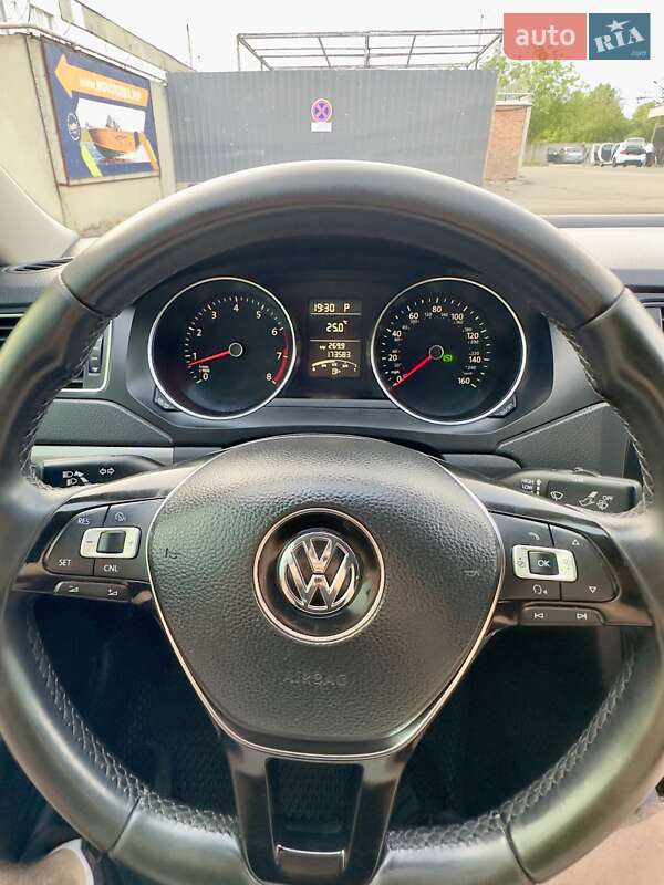 Седан Volkswagen Jetta 2015 в Полтаві