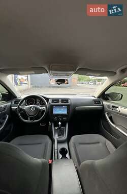 Седан Volkswagen Jetta 2015 в 