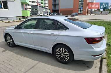 Седан Volkswagen Jetta 2018 в 