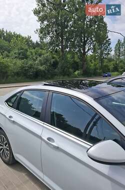 Седан Volkswagen Jetta 2018 в 