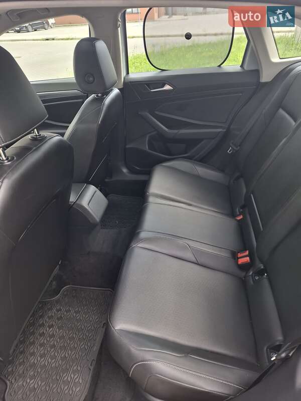 Седан Volkswagen Jetta 2018 в Львове