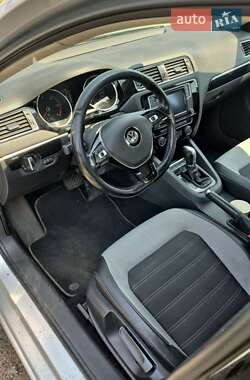 Седан Volkswagen Jetta 2016 в 