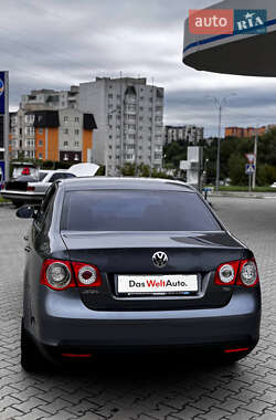 Седан Volkswagen Jetta 2008 в 