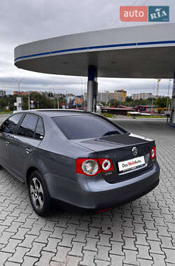 Седан Volkswagen Jetta 2008 в 