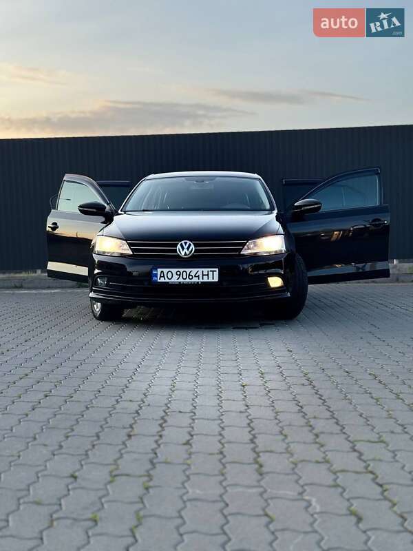 Седан Volkswagen Jetta 2016 в Ужгороді