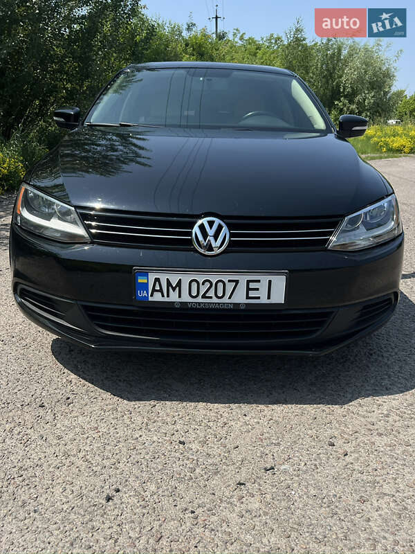 Седан Volkswagen Jetta 2011 в 