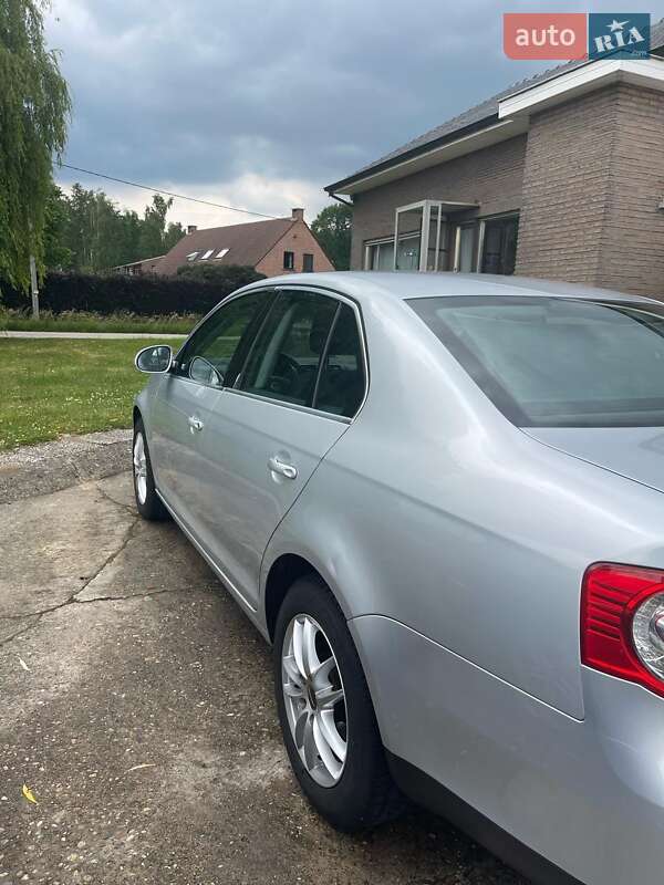 Седан Volkswagen Jetta 2006 в Луцьку