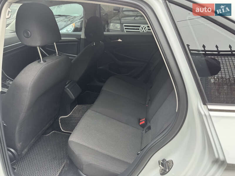 Седан Volkswagen Jetta 2019 в Запоріжжі