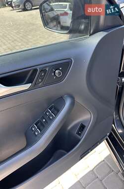 Седан Volkswagen Jetta 2015 в 