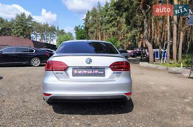 Седан Volkswagen Jetta 2014 в 