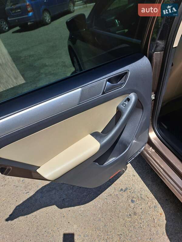 Седан Volkswagen Jetta 2015 в Теплодарі