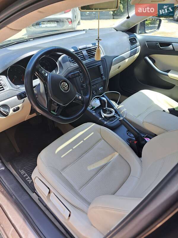 Седан Volkswagen Jetta 2015 в Теплодарі