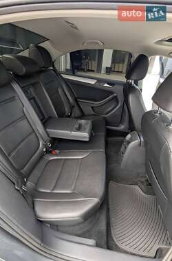 Седан Volkswagen Jetta 2014 в 
