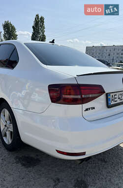 Седан Volkswagen Jetta 2016 в 