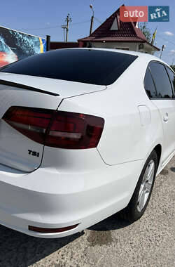 Седан Volkswagen Jetta 2016 в 