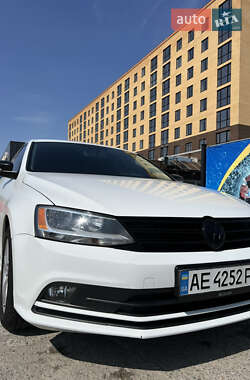 Седан Volkswagen Jetta 2016 в 
