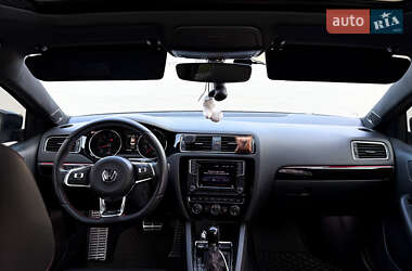 Седан Volkswagen Jetta 2017 в 