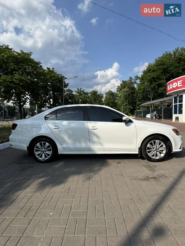 Седан Volkswagen Jetta 2016 в Киеве