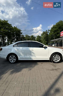 Седан Volkswagen Jetta 2016 в 