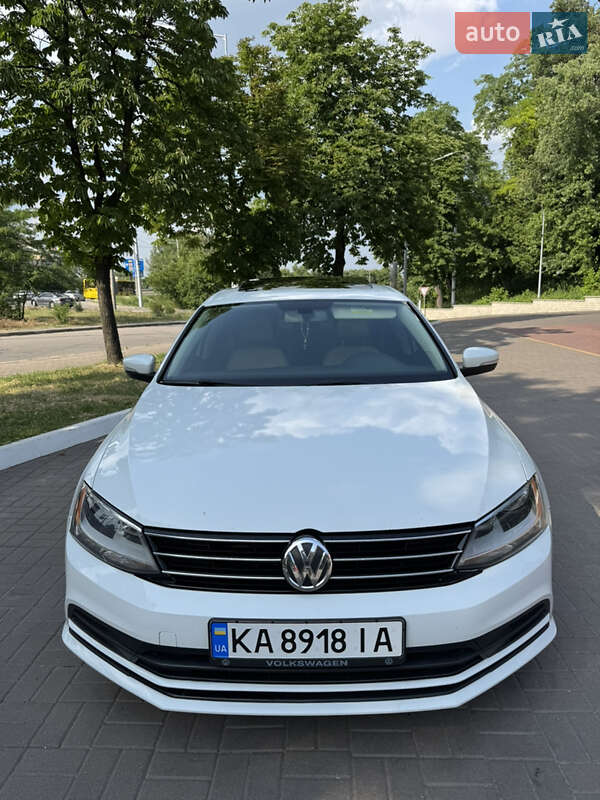 Седан Volkswagen Jetta 2016 в Киеве