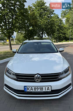 Седан Volkswagen Jetta 2016 в 