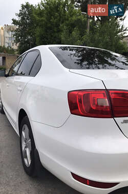 Седан Volkswagen Jetta 2013 в 