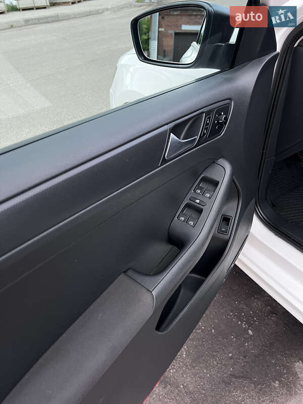 Седан Volkswagen Jetta 2012 в Шептицькому