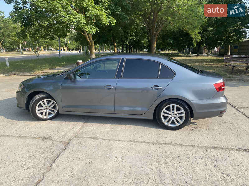 Седан Volkswagen Jetta 2015 в 