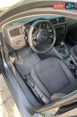 Седан Volkswagen Jetta 2015 в 