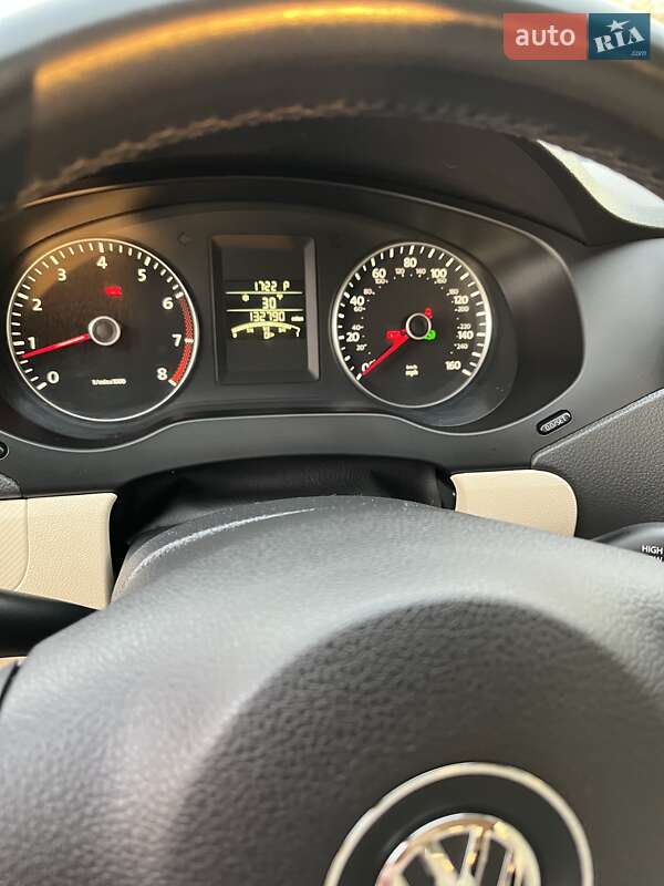 Седан Volkswagen Jetta 2012 в Львове