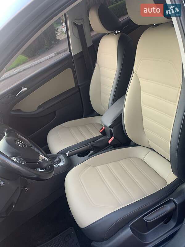 Седан Volkswagen Jetta 2011 в Броварах