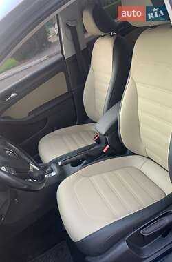 Седан Volkswagen Jetta 2011 в 