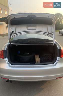 Седан Volkswagen Jetta 2011 в 
