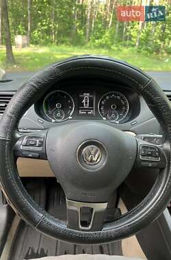 Седан Volkswagen Jetta 2013 в 