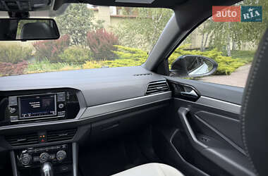 Седан Volkswagen Jetta 2019 в 